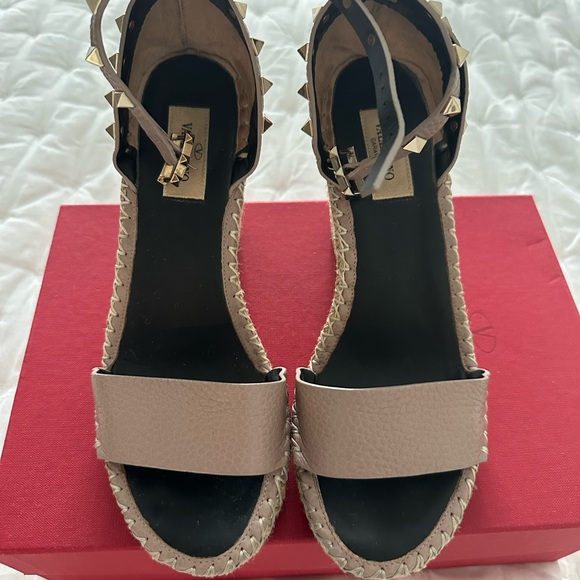 Valentino Shoes - Valentino Garavani Rockstar poudre wedge.